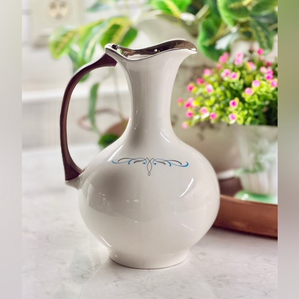 MID-CENTURY MODERN INSULATED COFFEE SERVER WITH WHITE OPALINE GLASS BODY